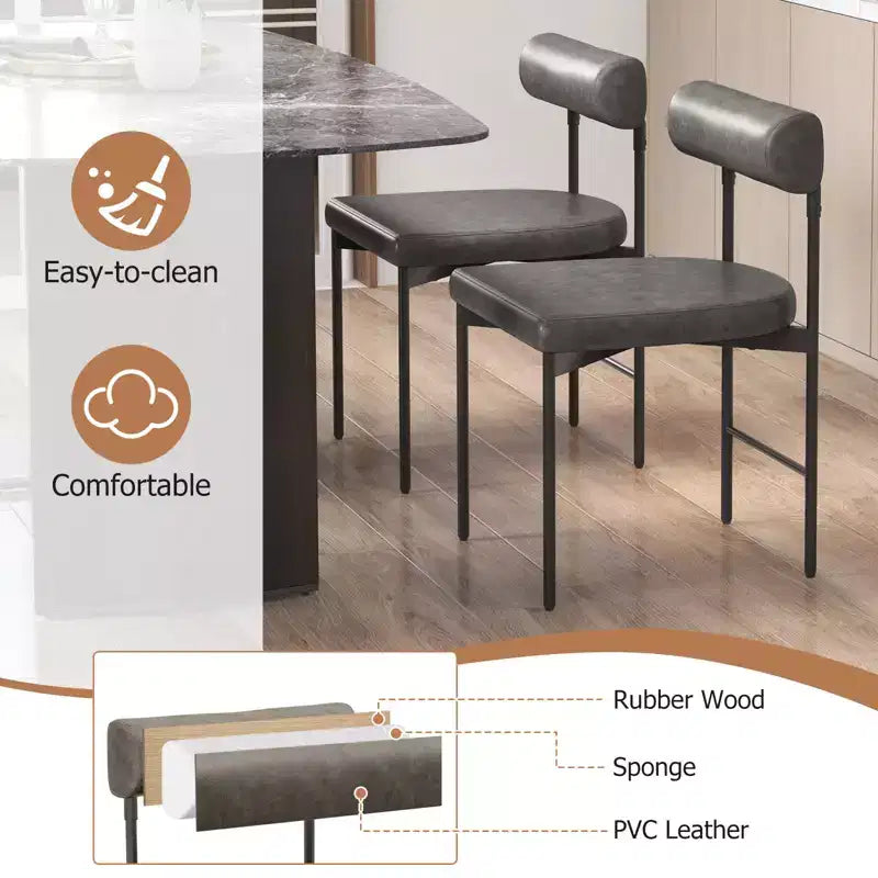 Chaise de salle à manger en similicuir avec dossier incurvé.