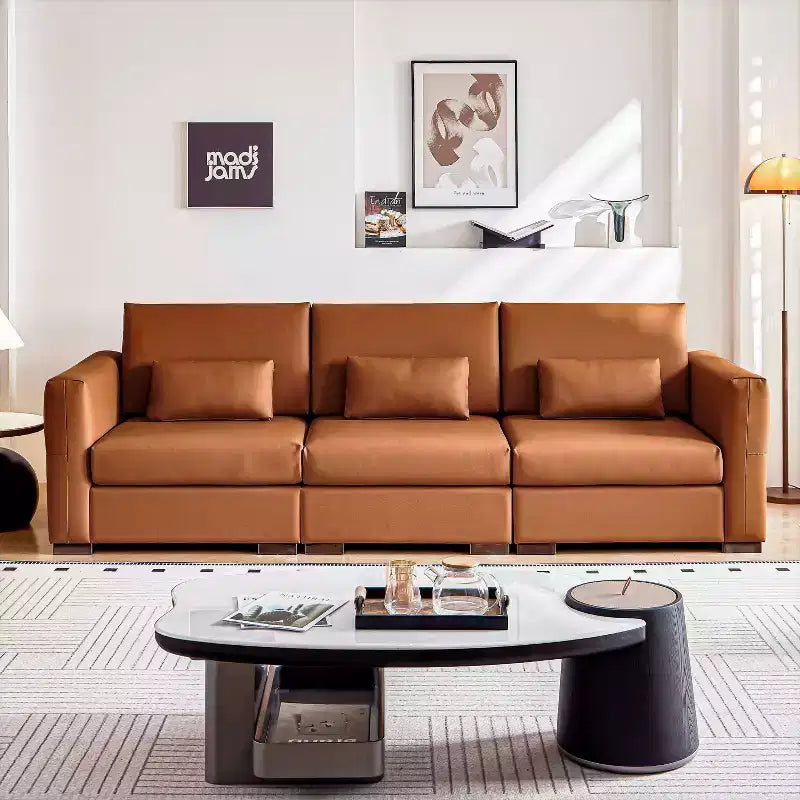 Canapé en cuir orange avec accoudoirs larges