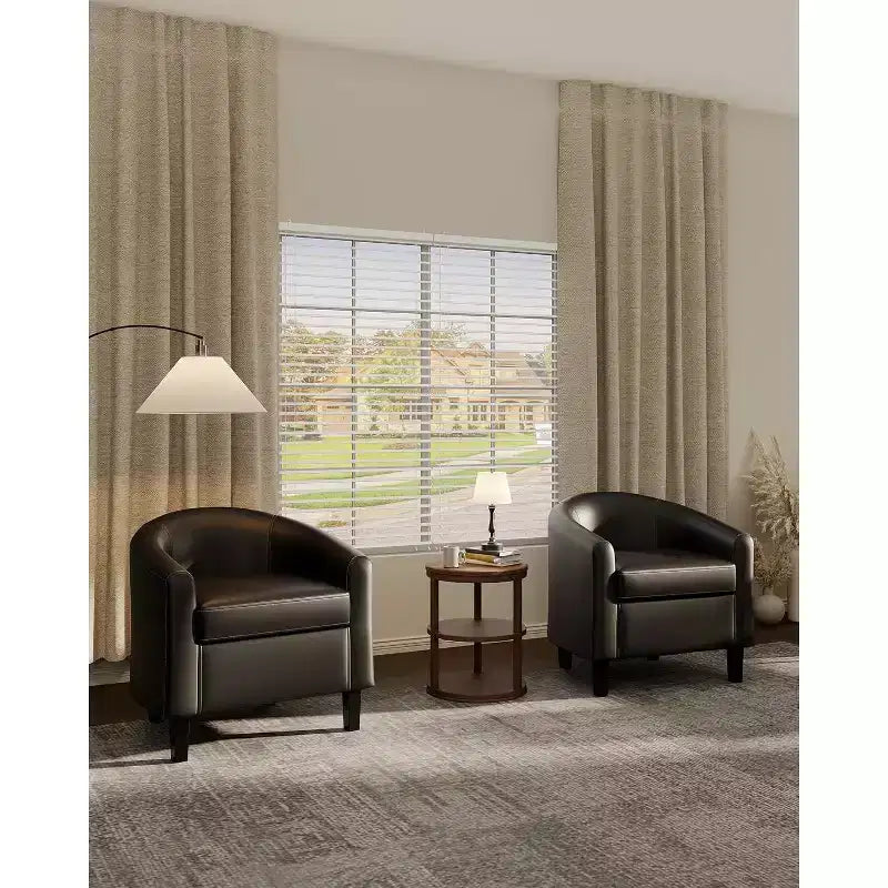 Fauteuil de salon en similicuir, avec coussin moelleux.