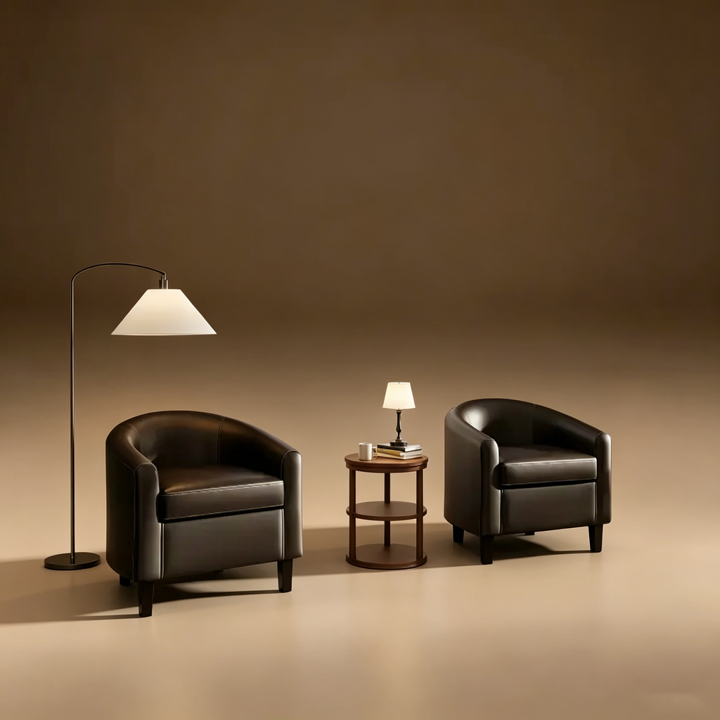Fauteuil de salon en similicuir, avec coussin moelleux.