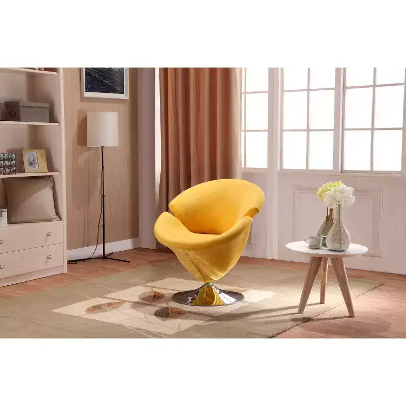 Deux fauteuils pivotants en velours tulipe